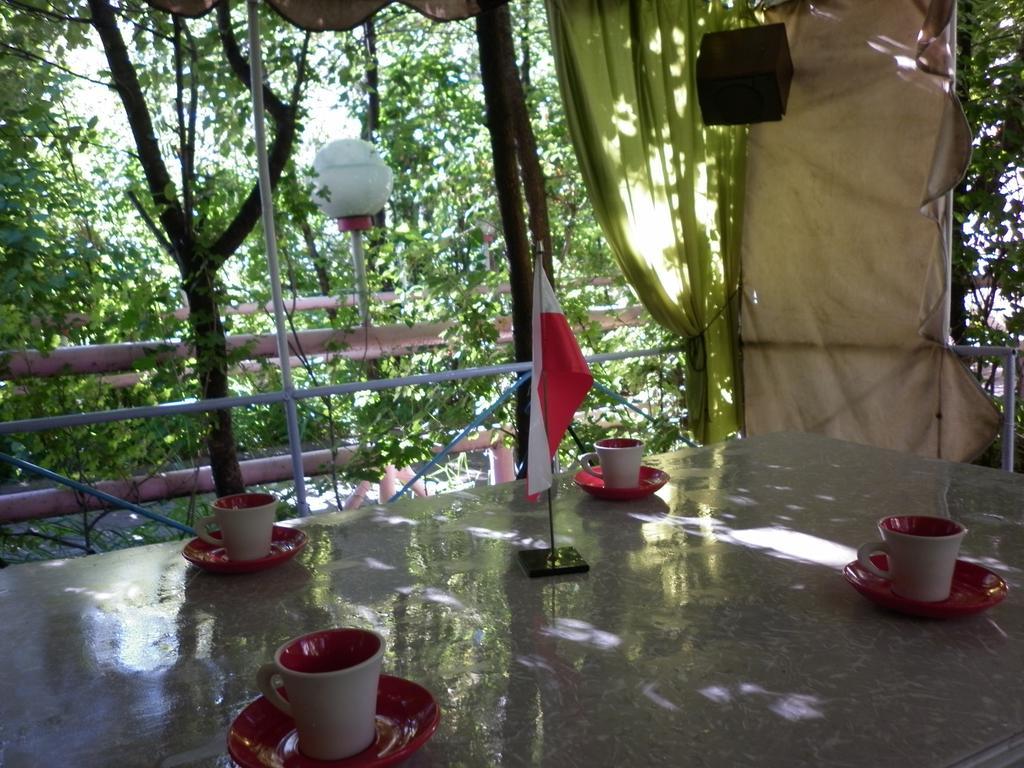 Guest House Dompolski 久姆里 外观 照片